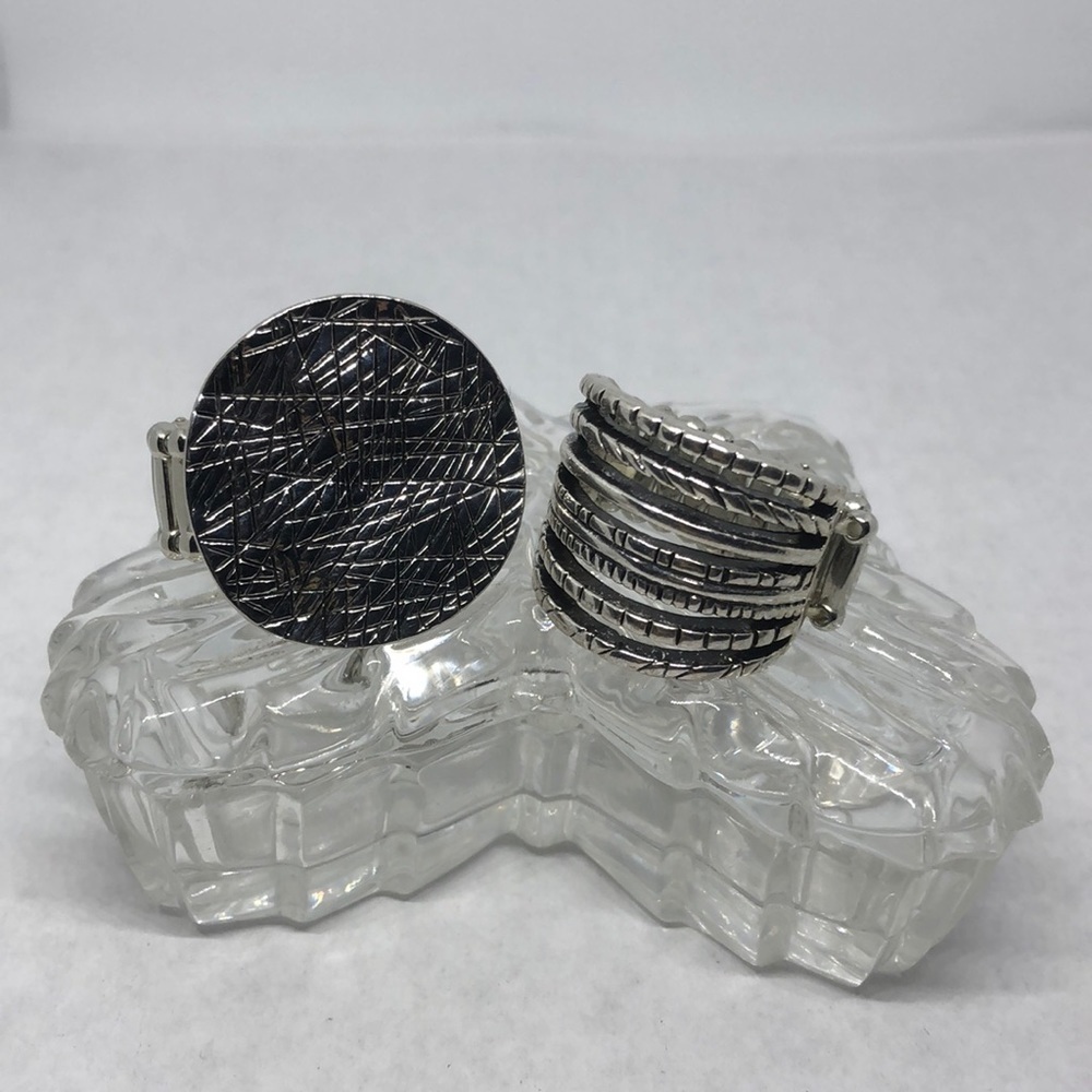 BUNDLE lot 2 trendy fashionista statement stretch rings aprox 8